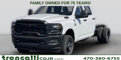 Molten Red Pearlcoat 2026 RAM 3500 Chassis Pickup Truck Four-Wheel Drive 8-Speed Automatic