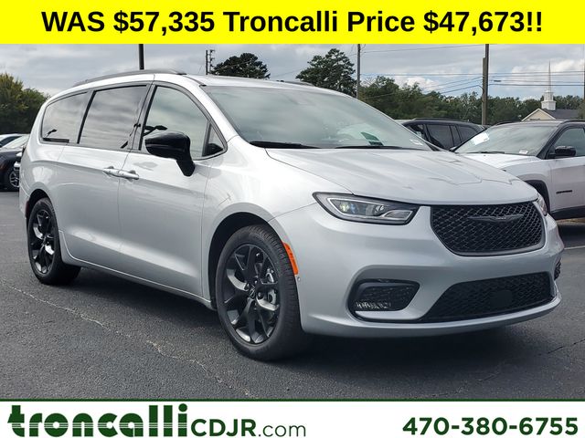 2026 Chrysler Pacifica Limited's photo