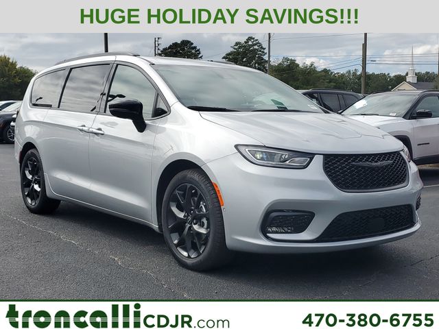 2026 Chrysler Pacifica Limited's photo