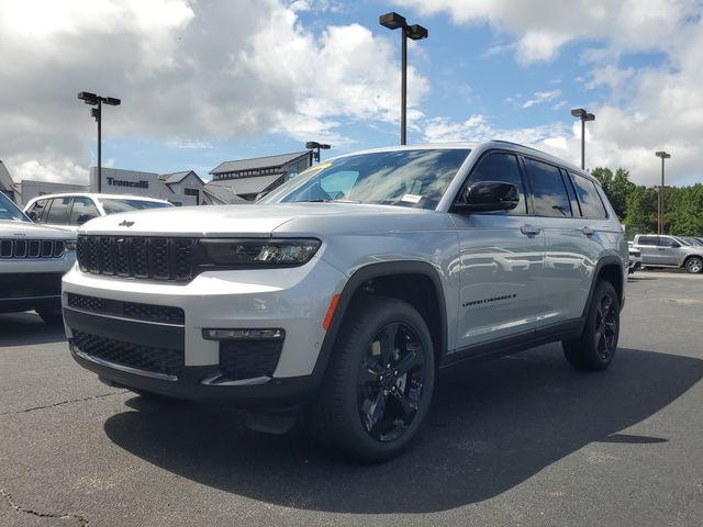 2025 Jeep Grand Cherokee Limited photo 3