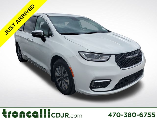 2023 Chrysler Pacifica Hybrid Limited's photo