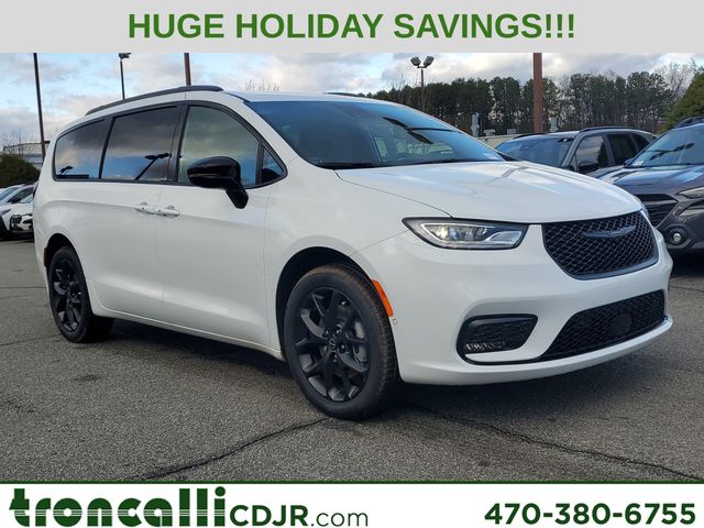 2026 Chrysler Pacifica Select's photo