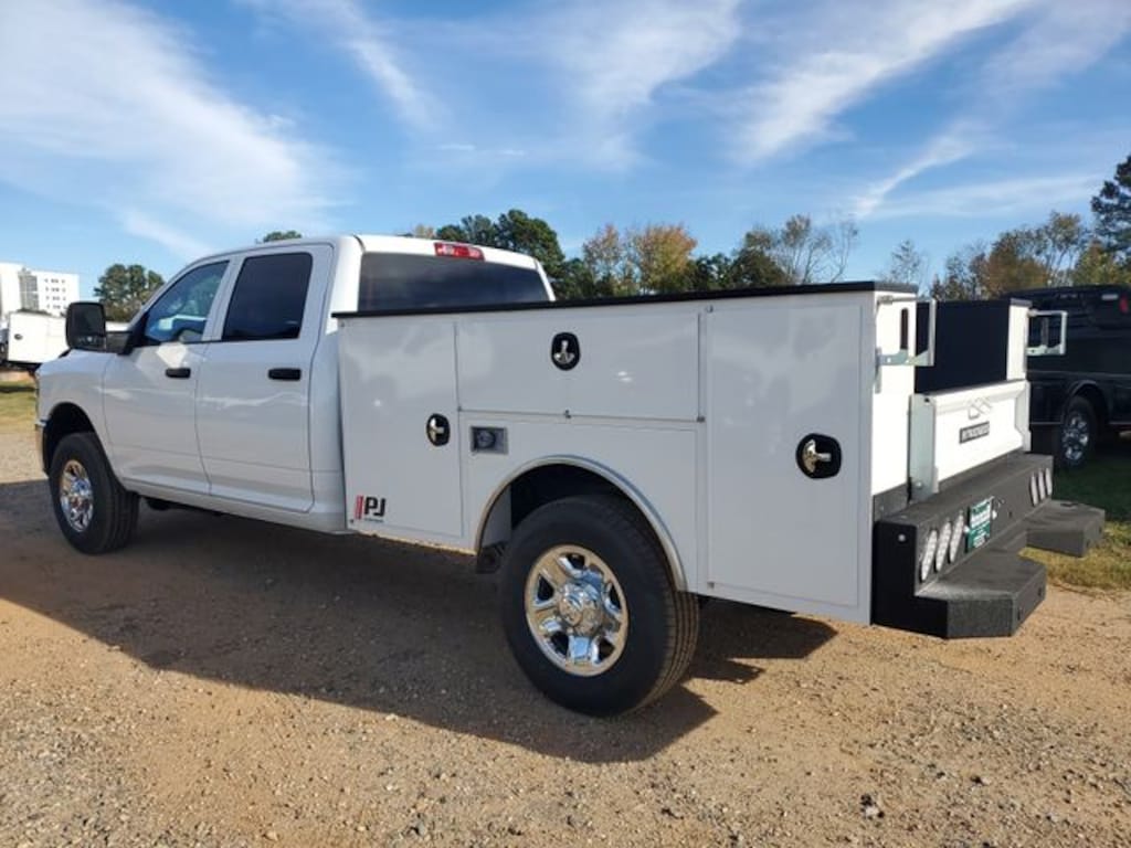 New 2025 Ram 2500 TRADESMAN CREW CAB 4X4 8' BOX Pickup