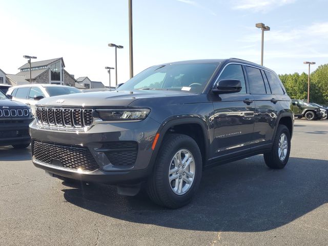2025 Jeep Grand Cherokee Laredo photo 2