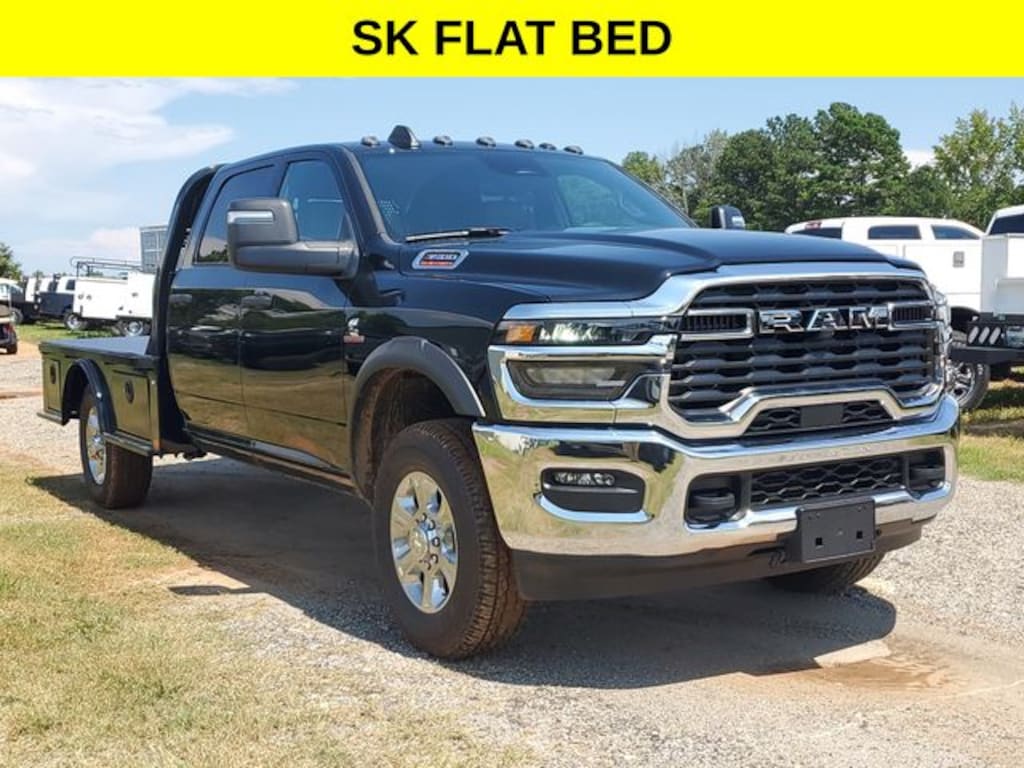 New 2025 Ram 3500 Chassis Cab 3500 TRADESMAN CREW CAB CHASSIS 4X4 60' CA Pickup