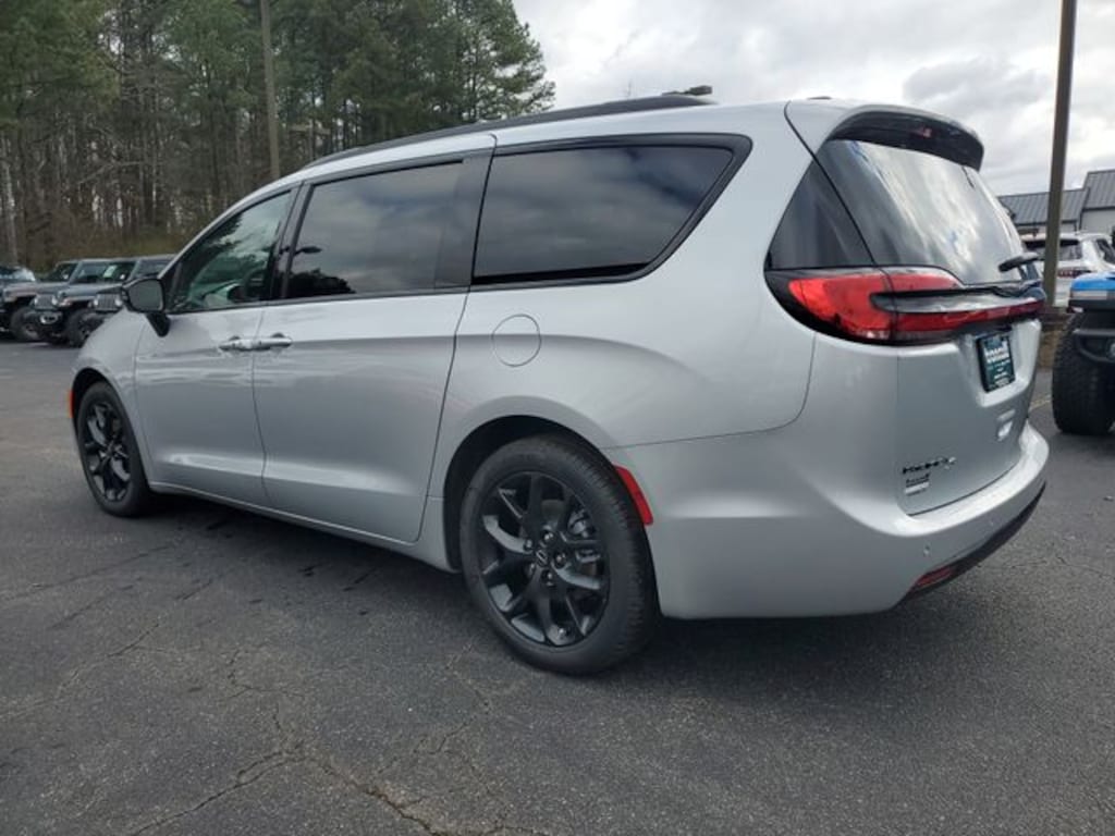 New 2026 Chrysler Pacifica LIMITED Passenger Van