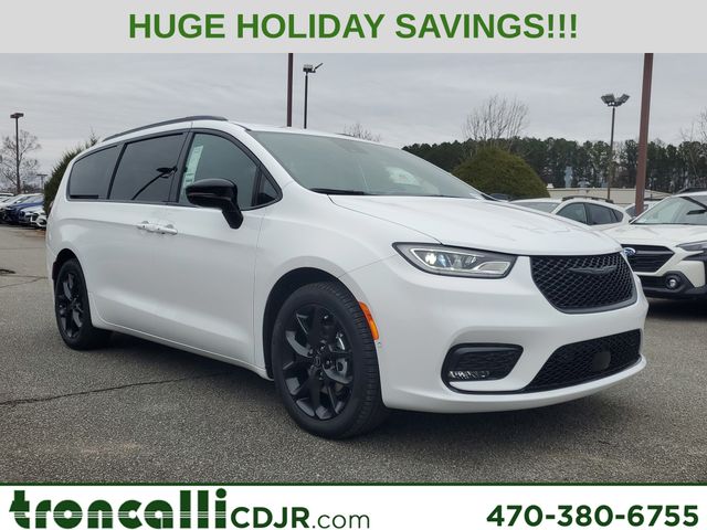 2026 Chrysler Pacifica Select's photo