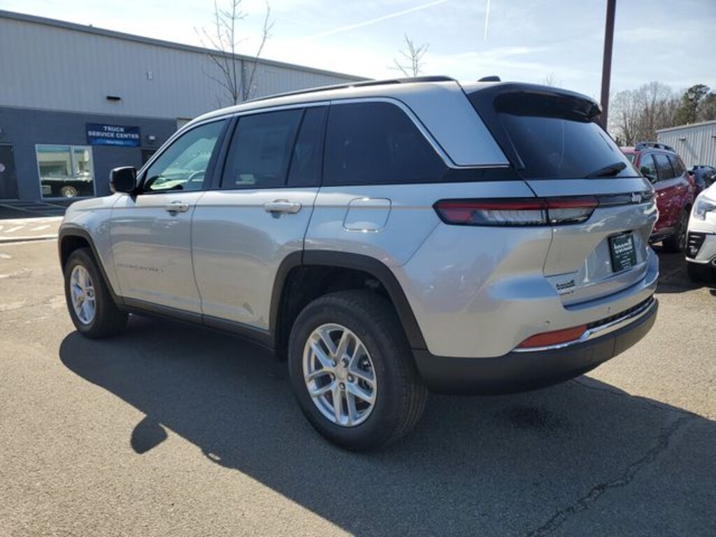 New 2026 Jeep Grand Cherokee LAREDO 4X2 Sport Utility