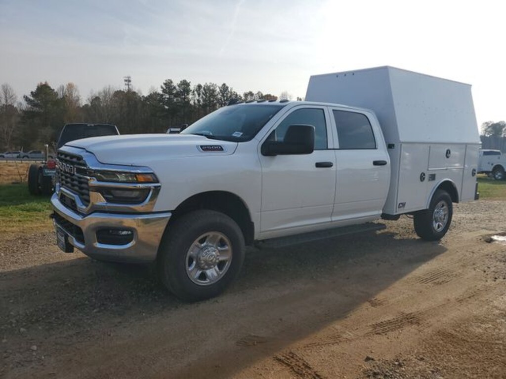 New 2025 Ram 2500 TRADESMAN CREW CAB 4X4 8' BOX Pickup