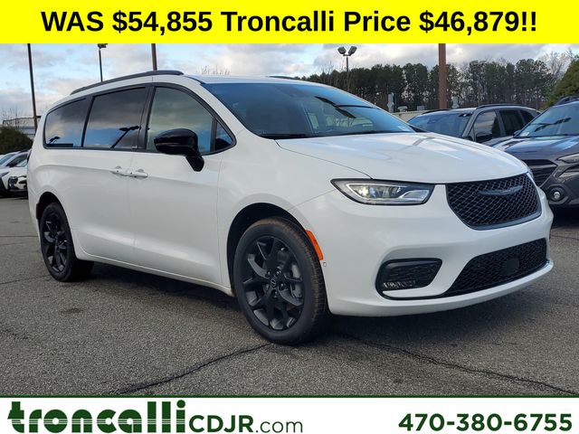 2026 Chrysler Pacifica Select's photo