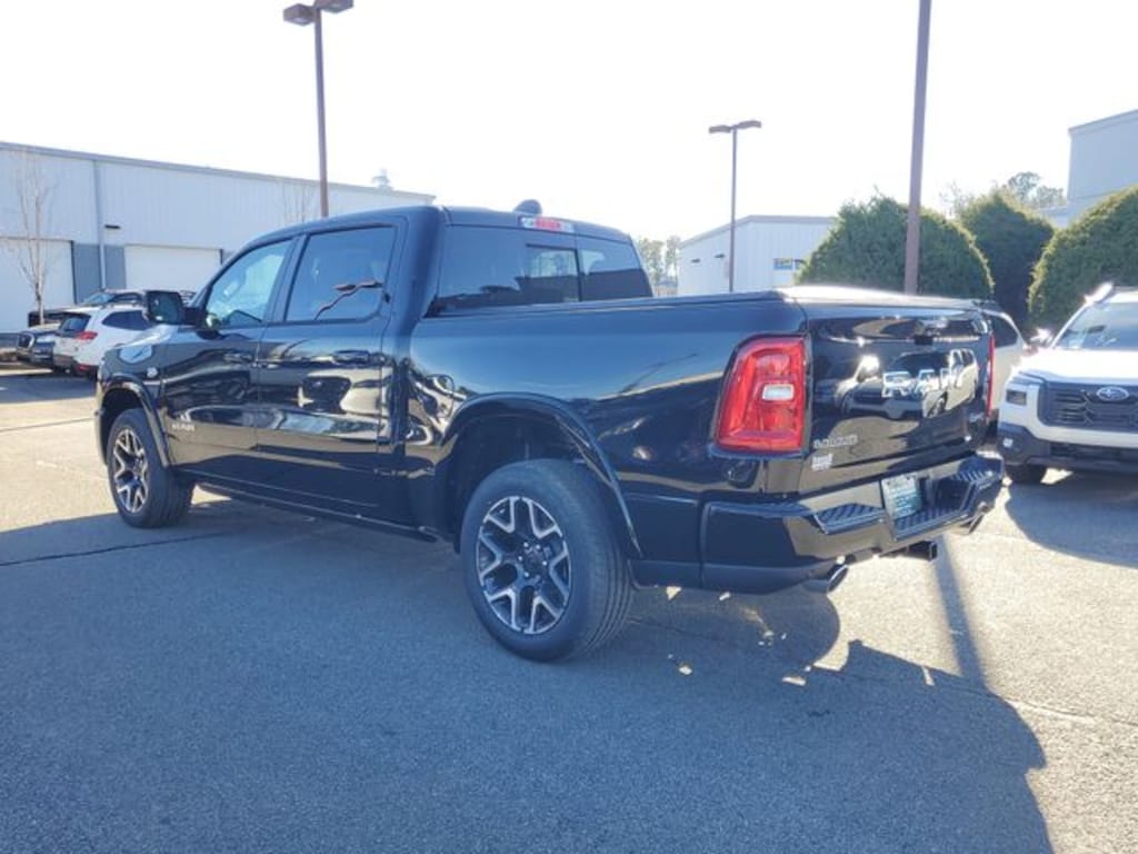 New 2026 Ram 1500 LARAMIE CREW CAB 4X4 5'7 BOX Pickup