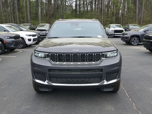 2025 Jeep Grand Cherokee Laredo photo 2