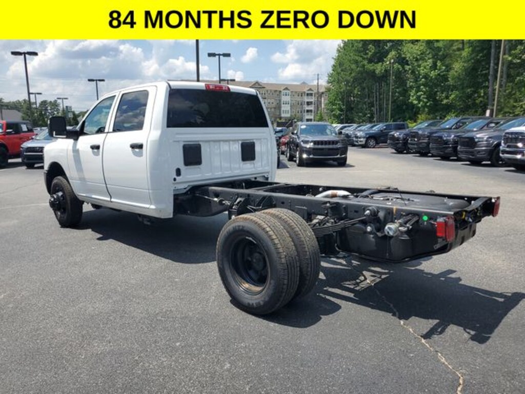 New 2025 Ram 3500 Chassis Cab 3500 TRADESMAN CREW CAB CHASSIS 4X4 60' CA Pickup