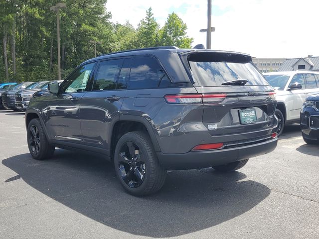 2025 Jeep Grand Cherokee Limited photo 2