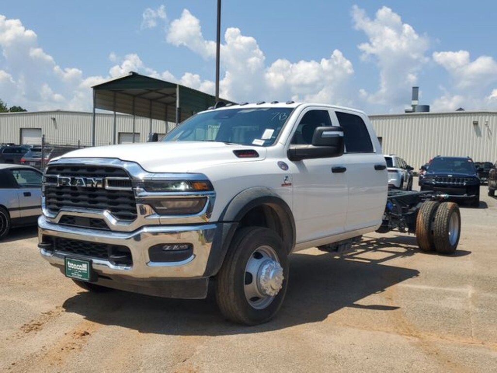 New 2025 Ram 5500 Chassis Cab 5500 TRADESMAN CHASSIS CREW CAB 4X4 84' CA Pickup