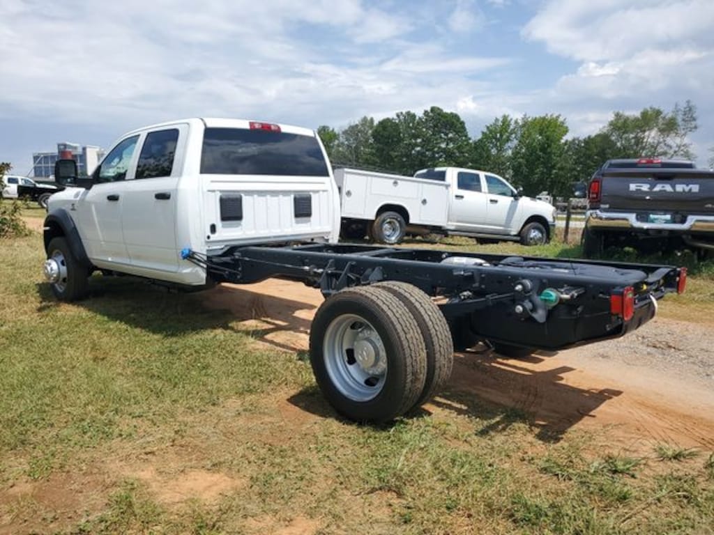New 2025 Ram 5500 Chassis Cab 5500 TRADESMAN CHASSIS CREW CAB 4X4 84' CA Pickup