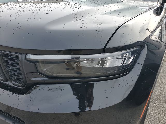 2025 Jeep Grand Cherokee Limited photo 3