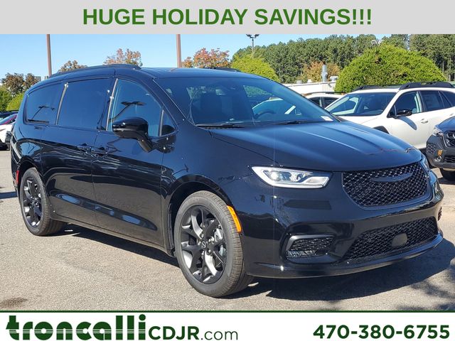 2026 Chrysler Pacifica Limited's photo