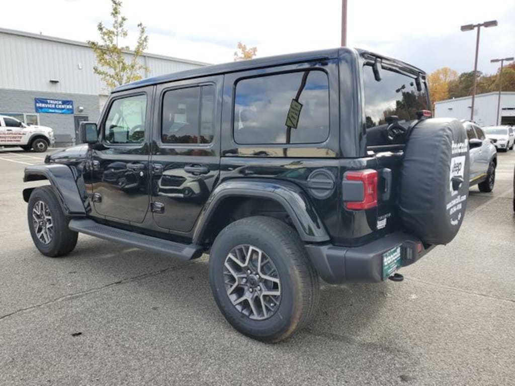 New 2026 Jeep Wrangler 4-DOOR SAHARA Sport Utility