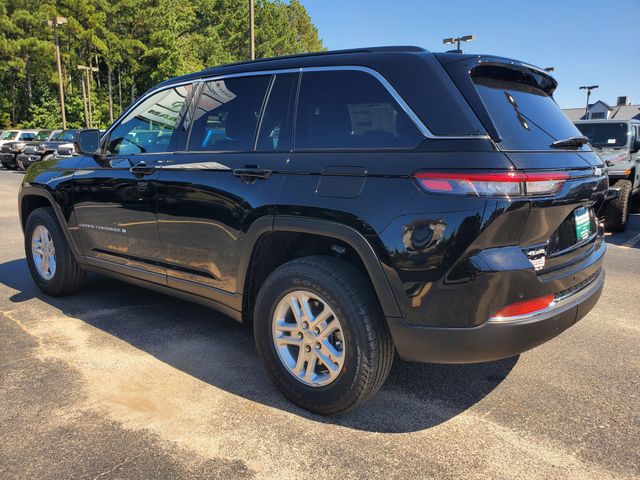 2025 Jeep Grand Cherokee Laredo photo 3