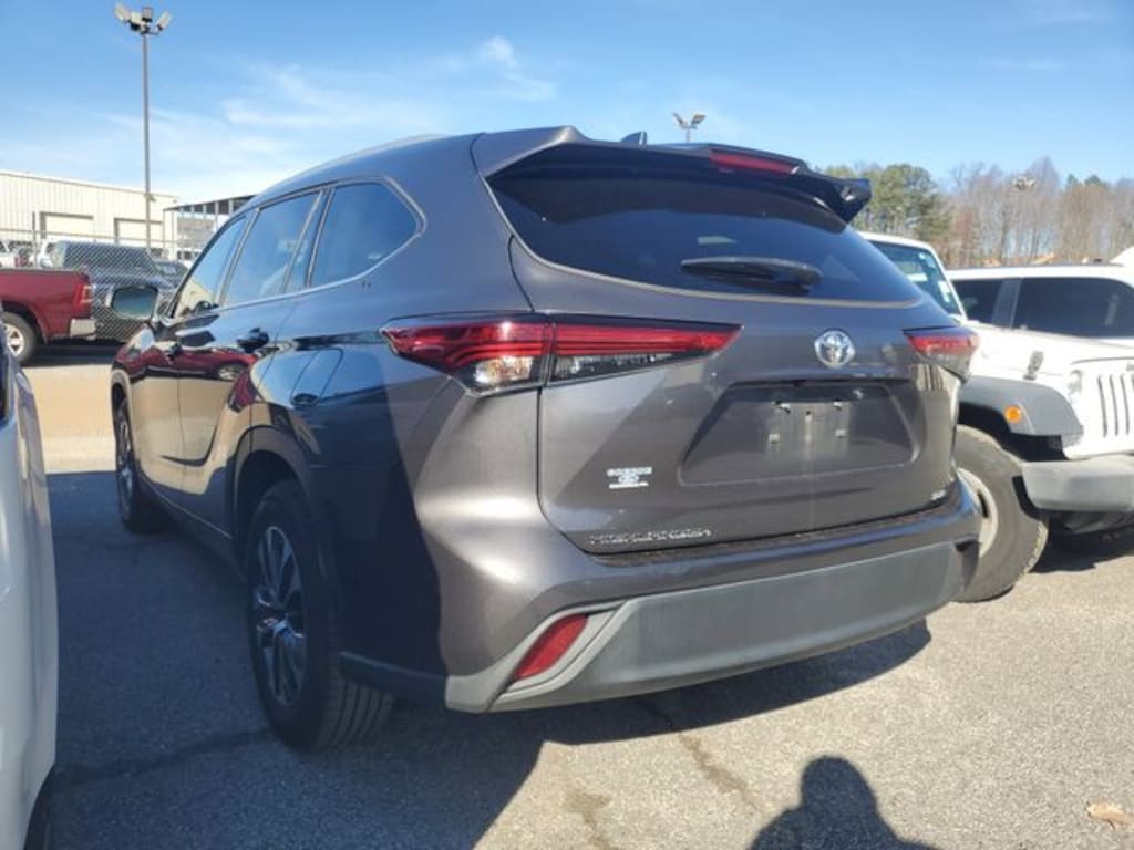 Used 2022 Toyota Highlander XLE SUV