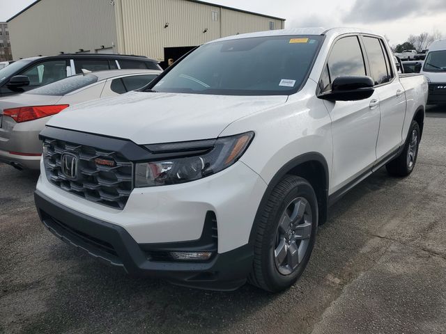 2025 Honda Ridgeline TrailSport photo 2