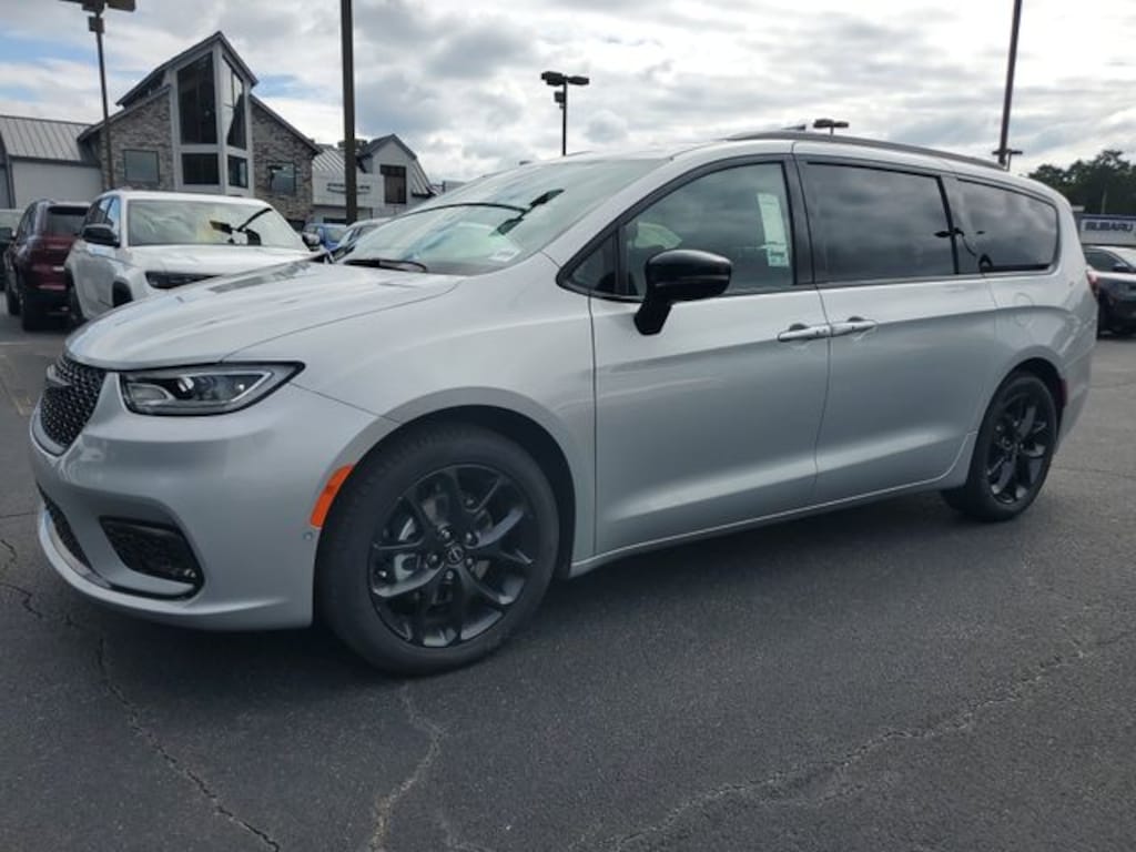 New 2026 Chrysler Pacifica LIMITED Passenger Van