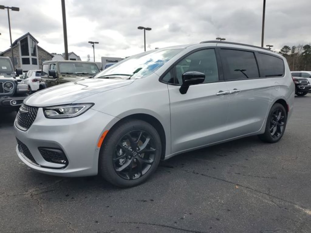 New 2026 Chrysler Pacifica LIMITED Passenger Van