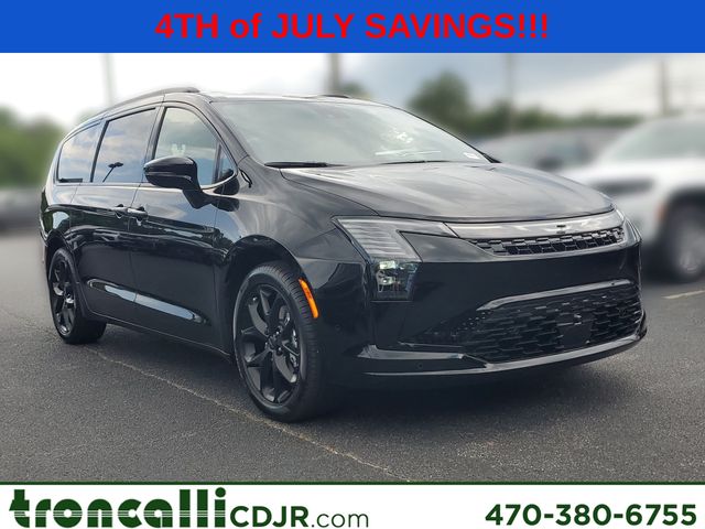 2027 Chrysler Pacifica Limited's photo