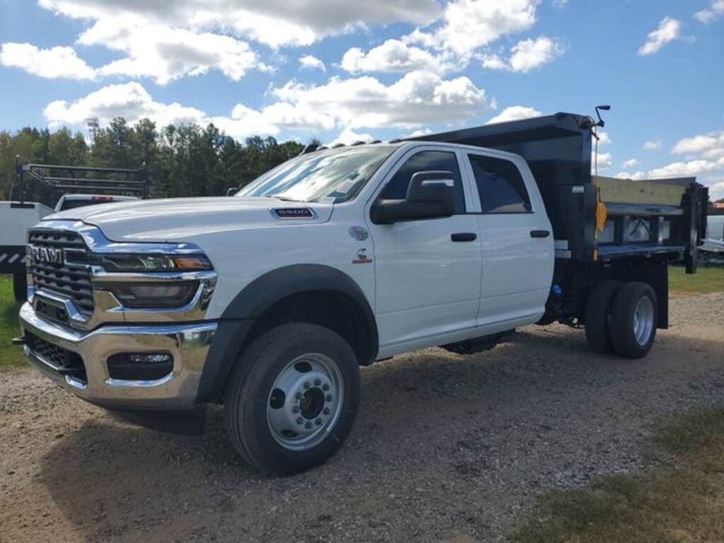 New 2025 Ram 5500 Chassis Cab 5500 TRADESMAN CHASSIS CREW CAB 4X4 60' CA Pickup