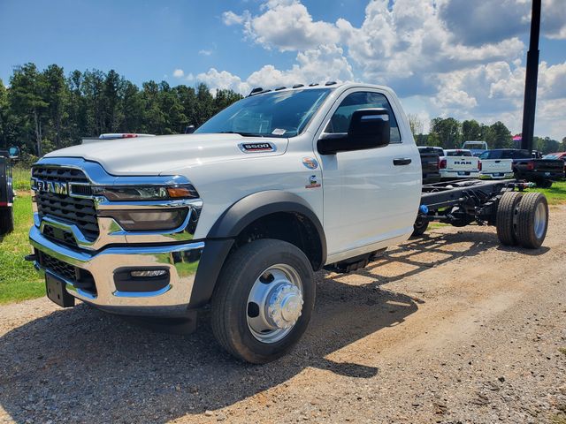 2025 Ram 5500 Tradesman photo 3