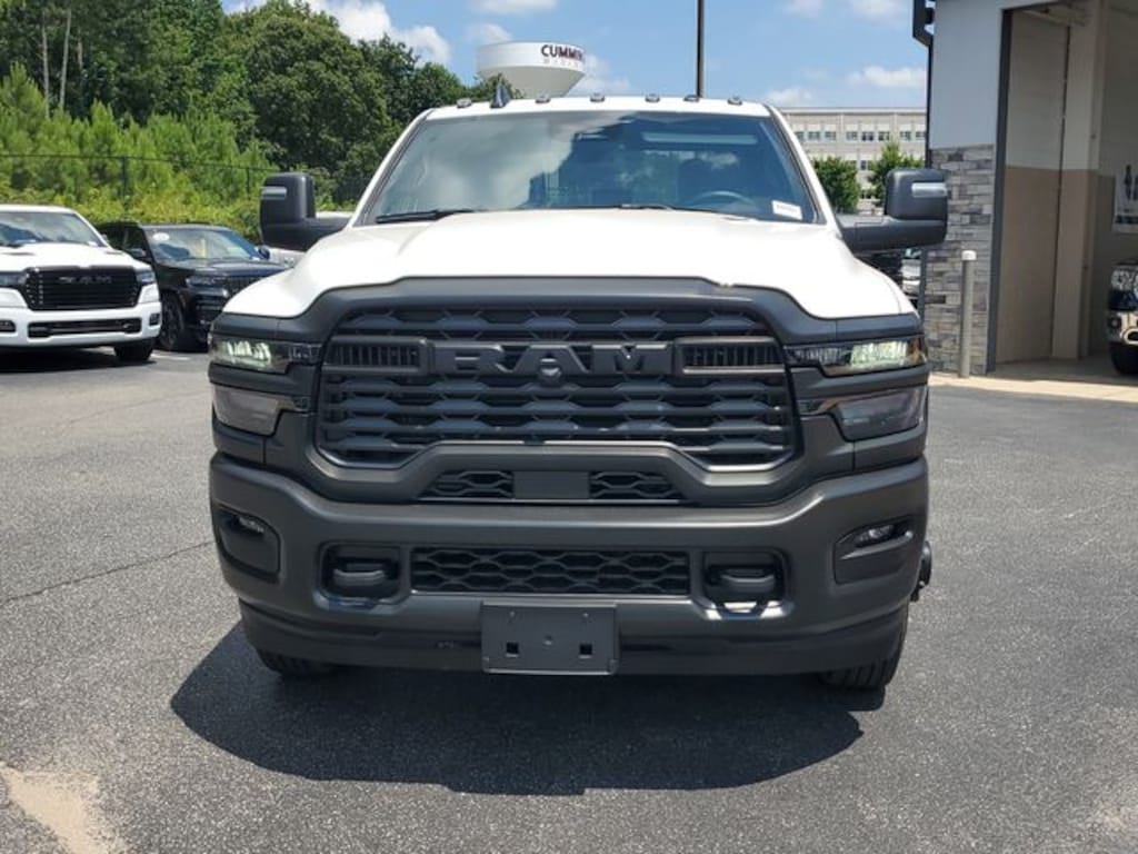 New 2025 Ram 3500 Chassis Cab 3500 TRADESMAN CREW CAB CHASSIS 4X4 60' CA Pickup
