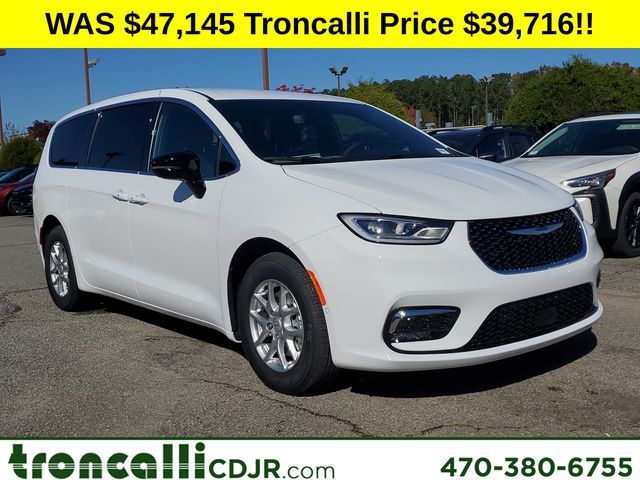 2026 Chrysler Pacifica Select's photo