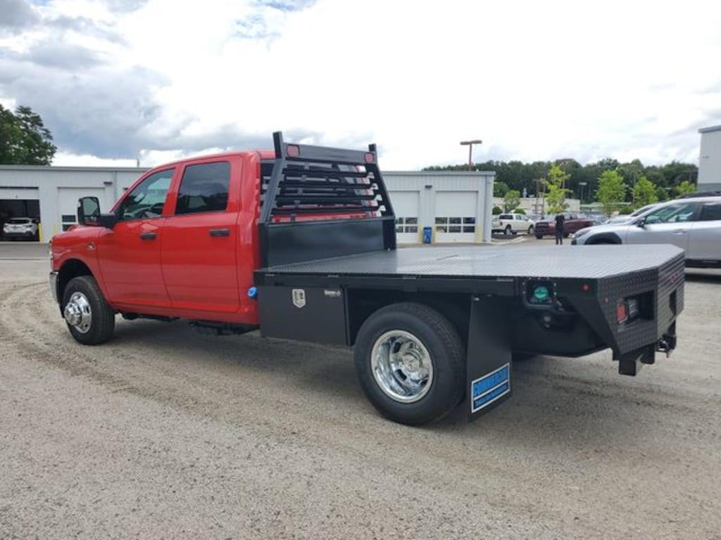 New 2024 Ram 3500 Chassis Cab 3500 TRADESMAN CREW CAB CHASSIS 4X4 60' CA Pickup