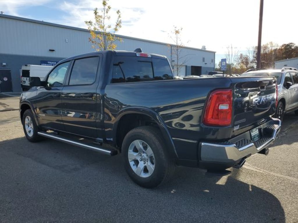 New 2026 Ram 1500 BIG HORN CREW CAB 4X2 5'7 BOX Pickup