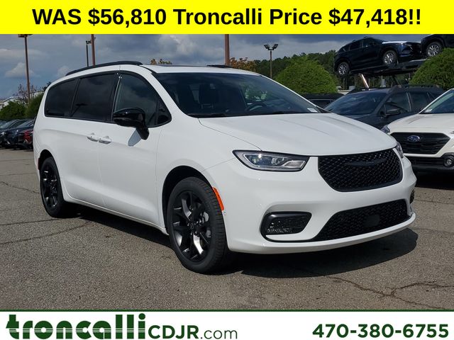 2026 Chrysler Pacifica Limited's photo