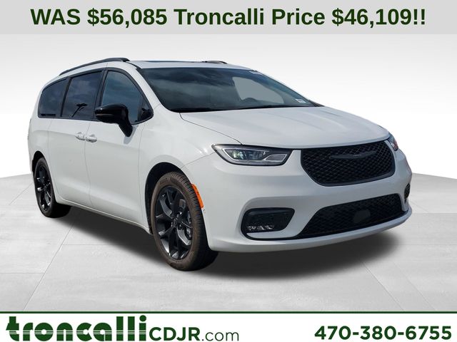 2026 Chrysler Pacifica Limited's photo