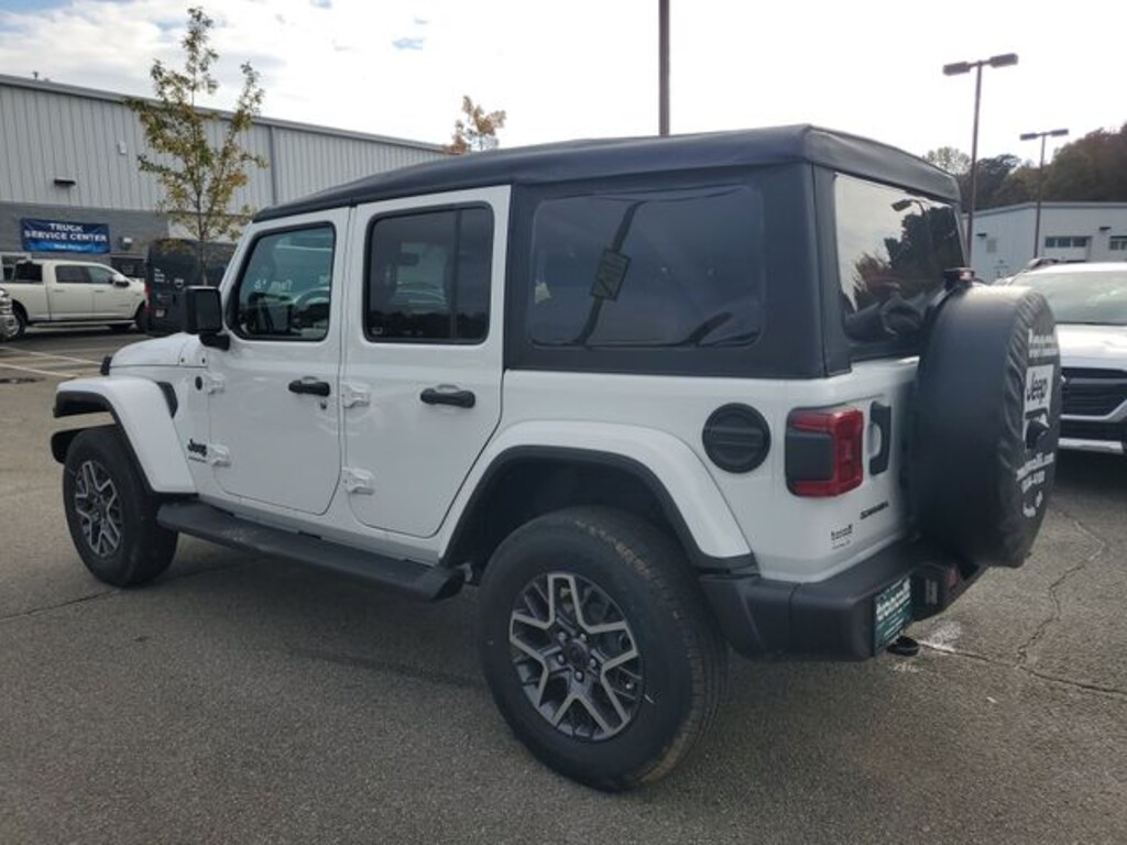 New 2026 Jeep Wrangler 4-DOOR SAHARA Sport Utility