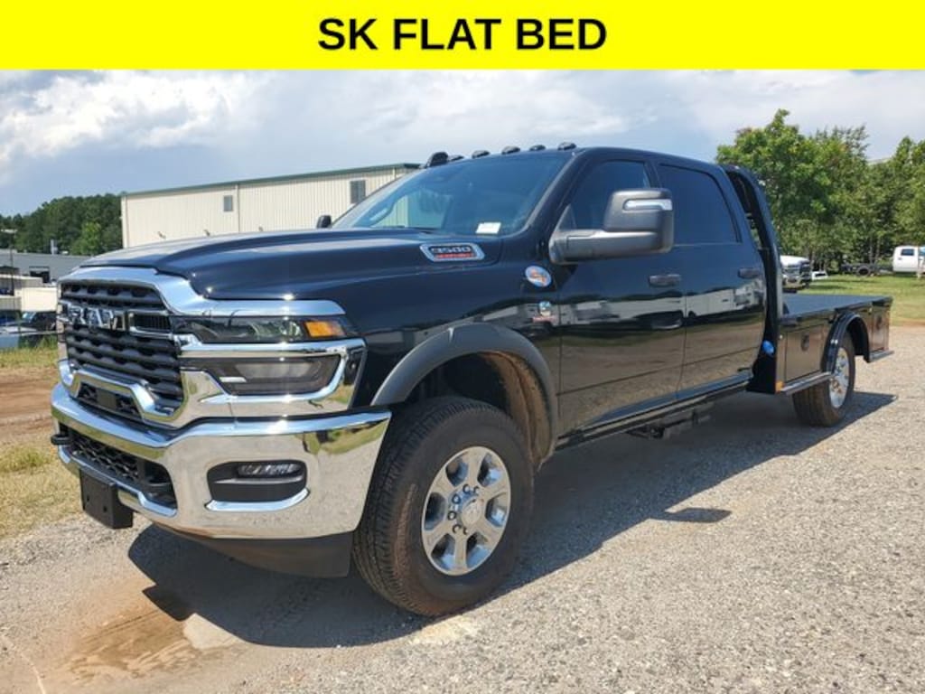 New 2025 Ram 3500 Chassis Cab 3500 TRADESMAN CREW CAB CHASSIS 4X4 60' CA Pickup