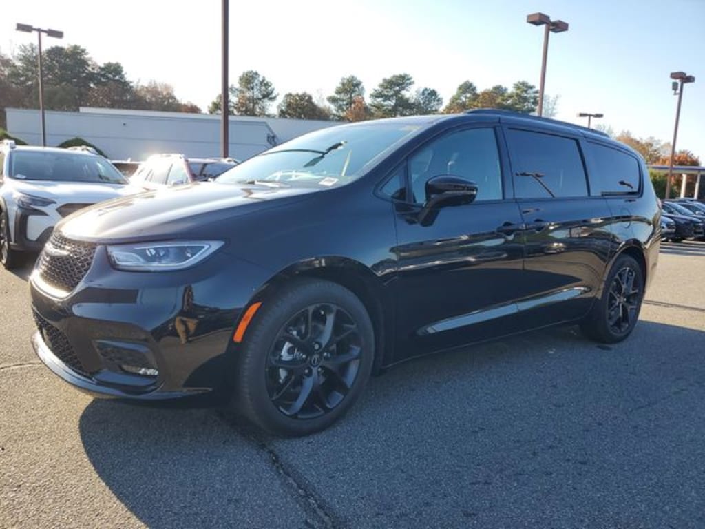 New 2026 Chrysler Pacifica LIMITED Passenger Van