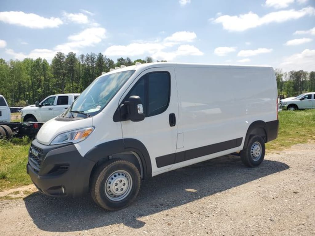 New 2025 Ram ProMaster PROMASTER 1500 TRADESMAN CARGO VAN LOW ROOF 136' W Cargo Van