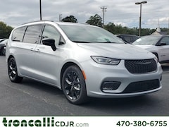 New 2026 Chrysler Pacifica LIMITED Passenger Van in Cumming GA