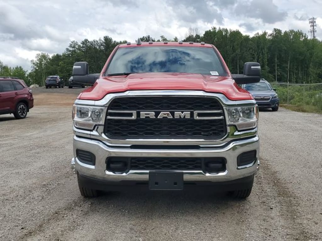 New 2024 Ram 3500 Chassis Cab 3500 TRADESMAN CREW CAB CHASSIS 4X4 60' CA Pickup