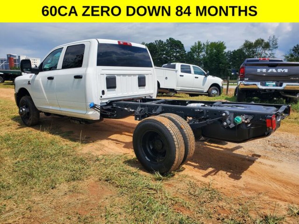 New 2025 Ram 3500 Chassis Cab 3500 TRADESMAN CREW CAB CHASSIS 4X4 60' CA Pickup