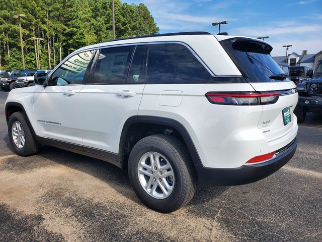 2025 Jeep Grand Cherokee Laredo photo 4