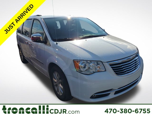 2016 Chrysler Town & Country Limited Platinum's photo