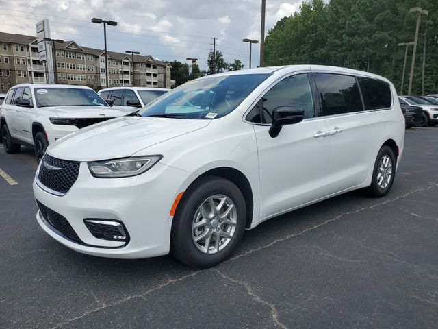 2025 Chrysler Pacifica photo 3
