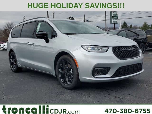 2026 Chrysler Pacifica Limited's photo