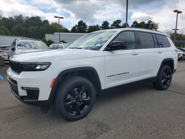2025 Jeep Grand Cherokee Limited photo 3