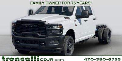 Diamond Black Crystal Pearlcoat 2026 RAM 3500 Chassis Pickup Truck Four-Wheel Drive 8-Speed Automatic